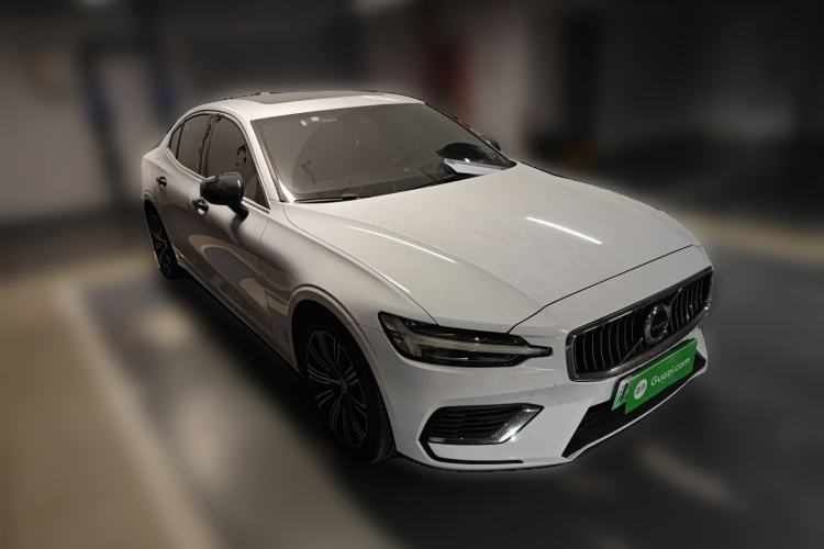Used Volvo S60 New Energy 2021 T8 E-Drive Hybrid Four-Wheel Drive Smart Luxury Edition Front Right 45 Deg