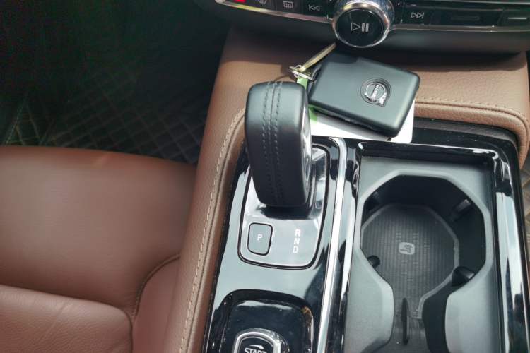 Used Volvo S60 New Energy 2021 T8 E-Drive Hybrid Four-Wheel Drive Smart Luxury Edition Gear Lever