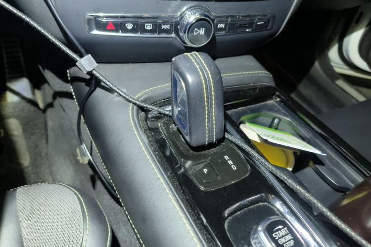 Used Volvo S60 New Energy 2021 T8 E-Drive Hybrid All-Wheel Drive Smart & Sport Edition Gear Lever
