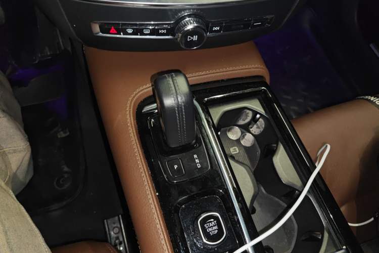 Used Volvo S60 New Energy 2021 T8 E-Drive Hybrid Four-Wheel Drive Smart Luxury Edition Gear Lever
