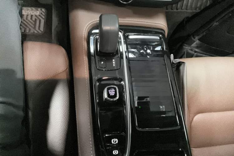 Used Volvo S60 New Energy 2021 T8 E-Drive Hybrid Four-Wheel Drive Smart Luxury Edition Gear Lever