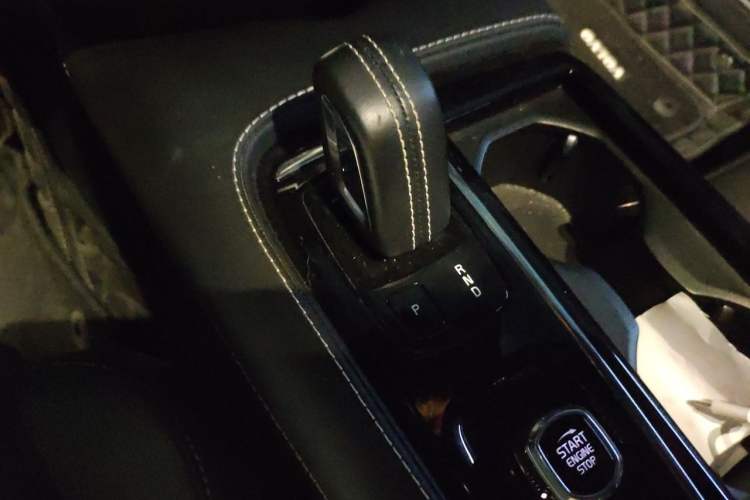 Used Volvo S60 New Energy 2021 T8 E-Drive Hybrid All-Wheel Drive Smart & Sport Edition Gear Lever