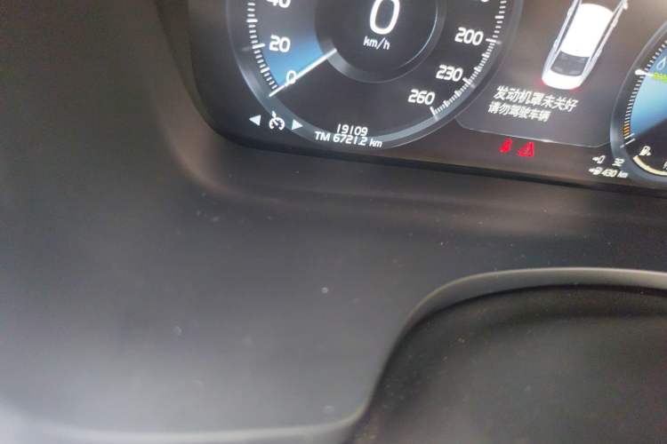Used Volvo S60 New Energy 2021 T8 E-Drive Hybrid Four-Wheel Drive Smart Luxury Edition Odometer Close Up