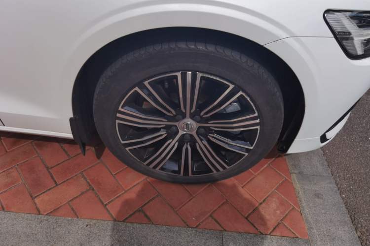 Used Volvo S60 New Energy 2021 T8 E-Drive Hybrid Four-Wheel Drive Smart Luxury Edition Right Front Wheel Hub