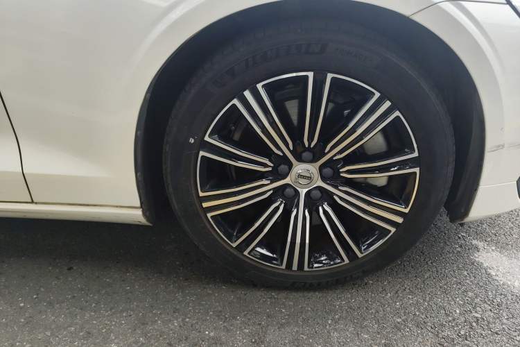 Used Volvo S60 New Energy 2021 T8 E-Drive Hybrid Four-Wheel Drive Smart Luxury Edition Right Front Wheel Hub