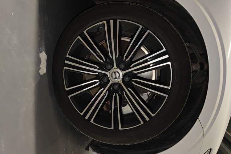 Used Volvo S60 New Energy 2021 T8 E-Drive Hybrid Four-Wheel Drive Smart Luxury Edition Right Front Wheel Hub