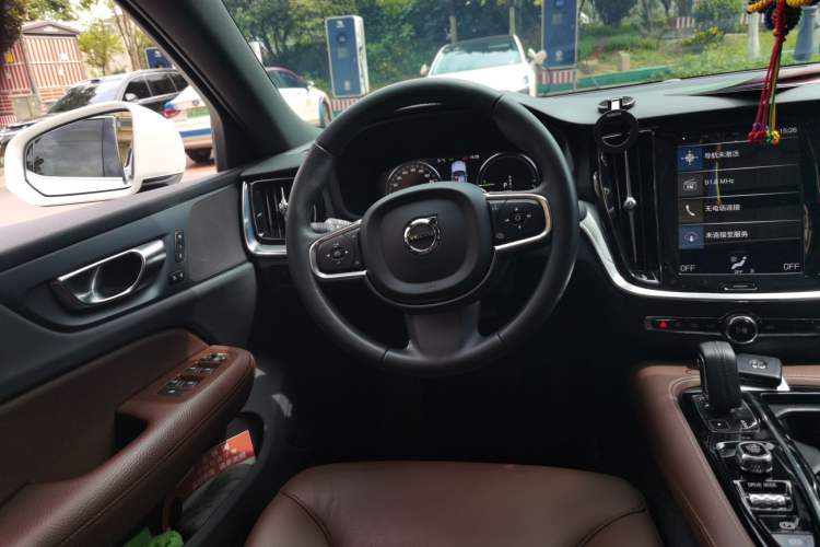 Used Volvo S60 New Energy 2021 T8 E-Drive Hybrid Four-Wheel Drive Smart Luxury Edition Steering Wheel