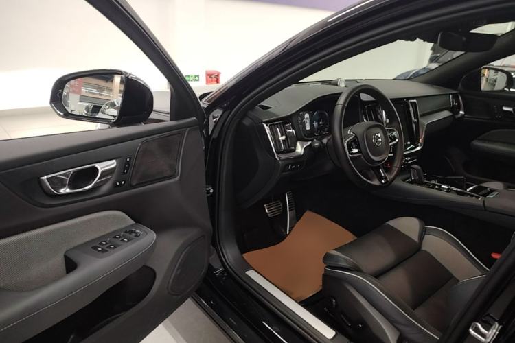 Used Volvo S60 New Energy 2022 T8 eDrive Hybrid All-Wheel Drive Smart & Sporty Edition Driver Seat