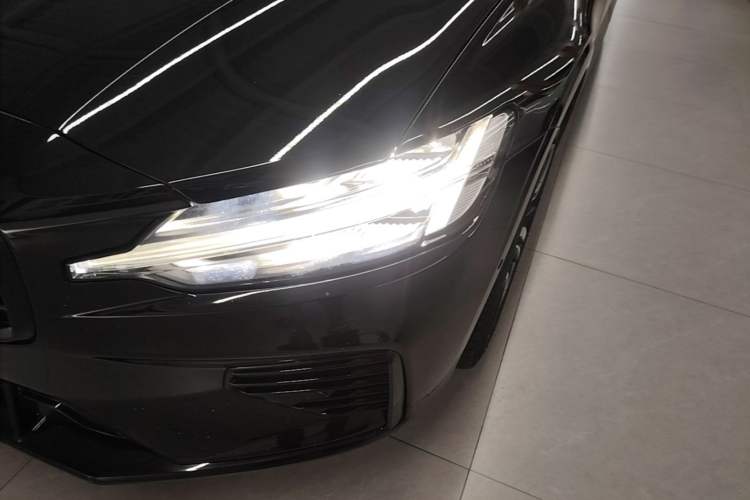 Used Volvo S60 New Energy 2022 T8 eDrive Hybrid All-Wheel Drive Smart & Sporty Edition Left Front Headlight