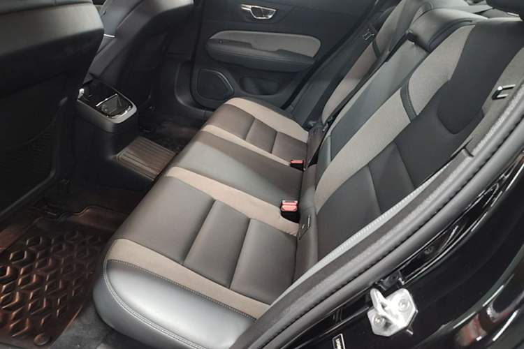 Used Volvo S60 New Energy 2022 T8 eDrive Hybrid All-Wheel Drive Smart & Sporty Edition Left Rear Seat