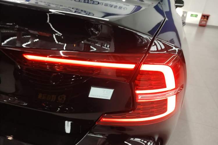 Used Volvo S60 New Energy 2022 T8 eDrive Hybrid All-Wheel Drive Smart & Sporty Edition Right Rear Taillight