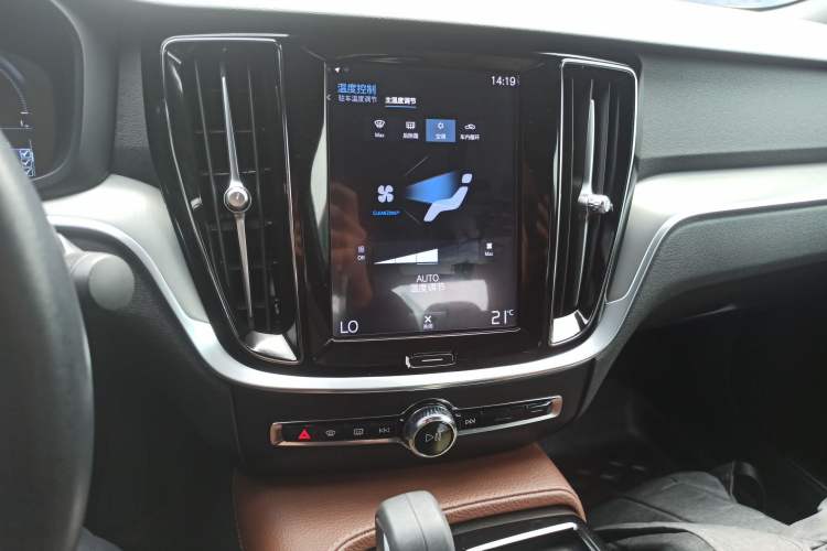Used Volvo S60 New Energy 2022 T8 eDrive Hybrid All-Wheel Drive Smart Luxury Edition Audio And AC Panel
