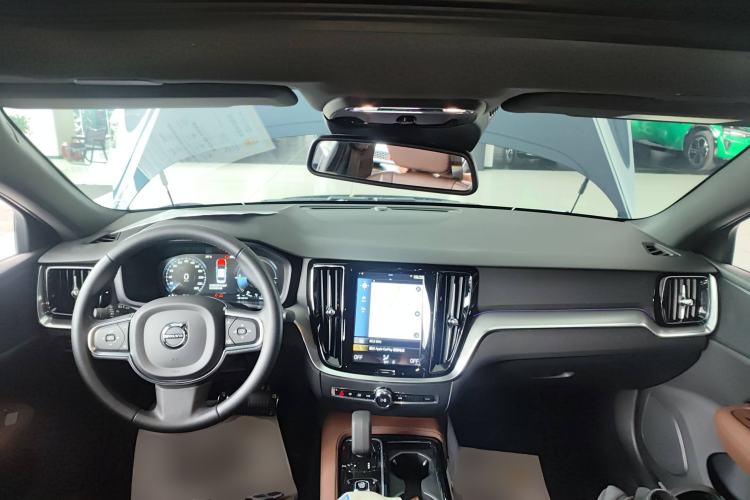 Used Volvo S60 New Energy 2022 T8 eDrive Hybrid All-Wheel Drive Smart Luxury Edition Center Console