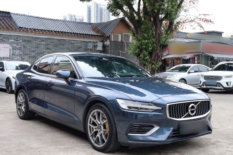 Used Volvo S60 New Energy 2022 T8 eDrive Hybrid All-Wheel Drive Smart Luxury Edition Exterior 2