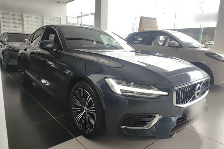 Used Volvo S60 New Energy 2022 T8 eDrive Hybrid All-Wheel Drive Smart Luxury Edition Front Right 45 Deg