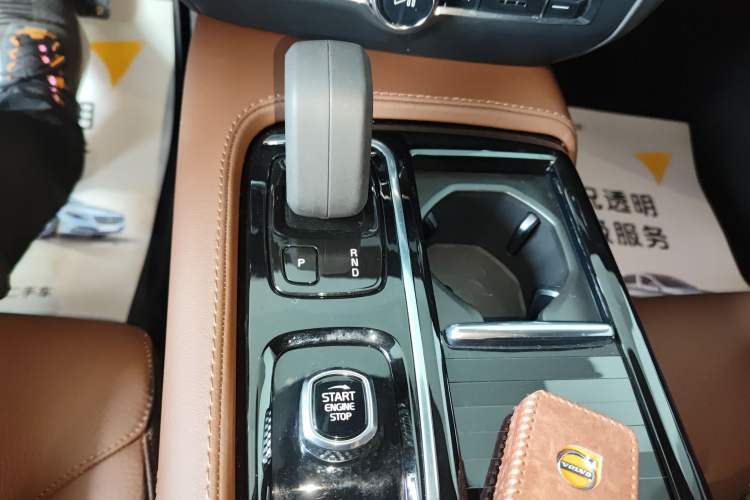 Used Volvo S60 New Energy 2022 T8 eDrive Hybrid All-Wheel Drive Smart Luxury Edition Gear Lever