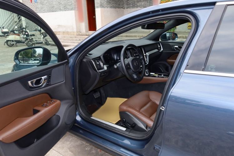 Used Volvo S60 New Energy 2022 T8 eDrive Hybrid All-Wheel Drive Smart Luxury Edition Interior 3