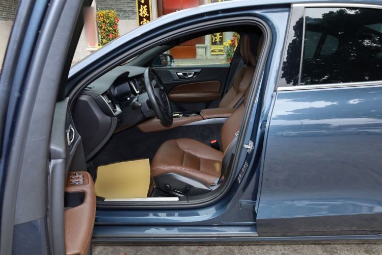 Used Volvo S60 New Energy 2022 T8 eDrive Hybrid All-Wheel Drive Smart Luxury Edition Interior 8