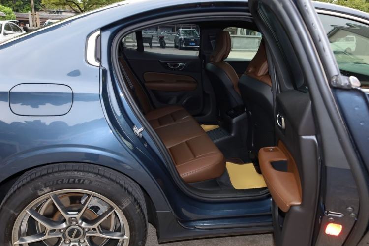 Used Volvo S60 New Energy 2022 T8 eDrive Hybrid All-Wheel Drive Smart Luxury Edition Interior 9