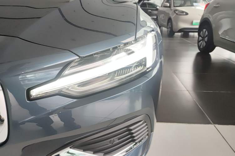 Used Volvo S60 New Energy 2022 T8 eDrive Hybrid All-Wheel Drive Smart Luxury Edition Left Front Headlight