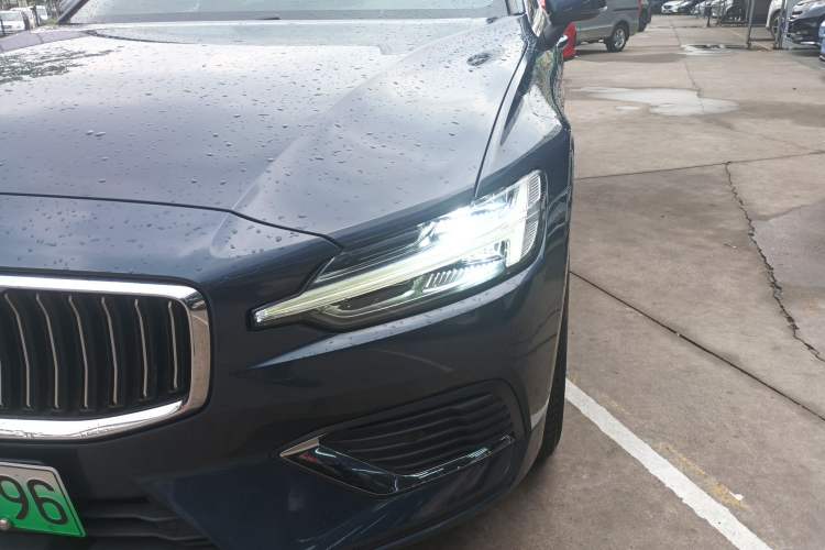 Used Volvo S60 New Energy 2022 T8 eDrive Hybrid All-Wheel Drive Smart Luxury Edition Left Front Headlight