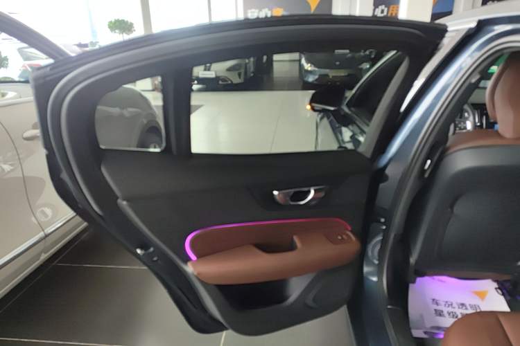 Used Volvo S60 New Energy 2022 T8 eDrive Hybrid All-Wheel Drive Smart Luxury Edition Left Rear Door Interior