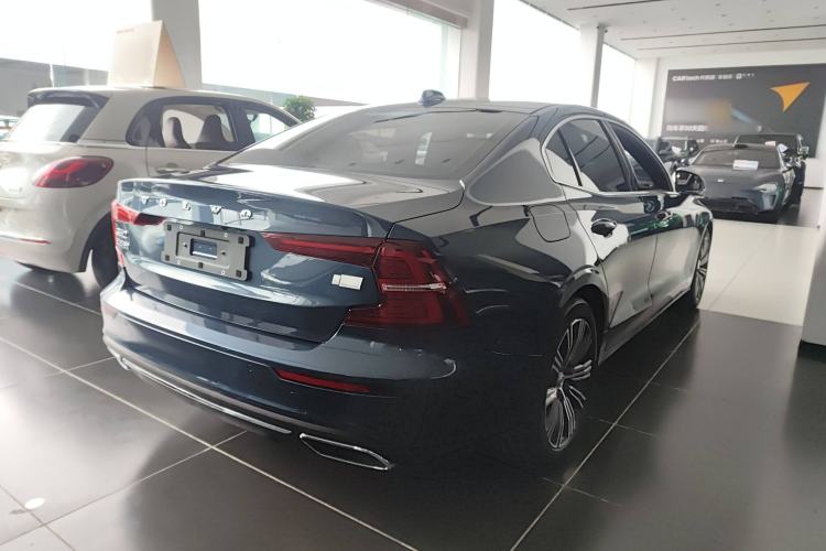 Used Volvo S60 New Energy 2022 T8 eDrive Hybrid All-Wheel Drive Smart Luxury Edition Rear Right 45 Deg