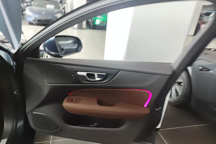 Used Volvo S60 New Energy 2022 T8 eDrive Hybrid All-Wheel Drive Smart Luxury Edition Right Front Door Interior