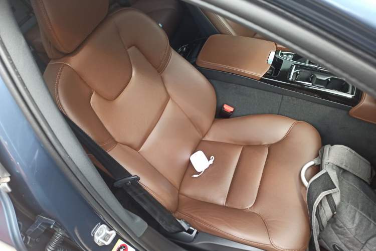 Used Volvo S60 New Energy 2022 T8 eDrive Hybrid All-Wheel Drive Smart Luxury Edition Right Front Seat