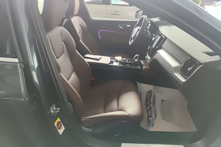 Used Volvo S60 New Energy 2022 T8 eDrive Hybrid All-Wheel Drive Smart Luxury Edition Right Front Seat