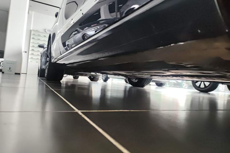 Used Volvo S60 New Energy 2022 T8 eDrive Hybrid All-Wheel Drive Smart Luxury Edition Right Side Sill