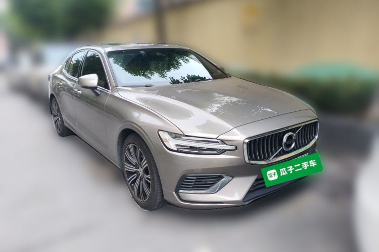 Used Volvo S60 New Energy 2022 T8 eDrive Hybrid All-Wheel Drive Smart Luxury Edition Front Right 45 Deg