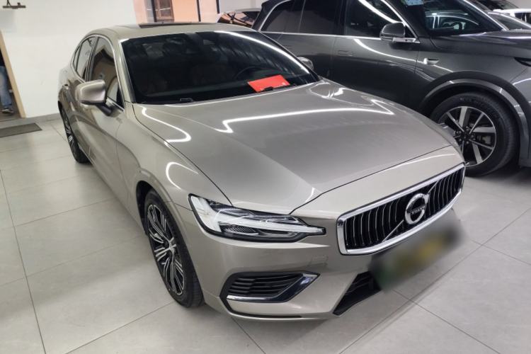 Used Volvo S60 New Energy 2022 T8 eDrive Hybrid All-Wheel Drive Smart Luxury Edition Front Right 45 Deg