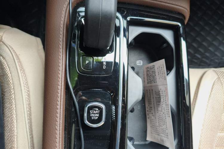 Used Volvo S60 New Energy 2022 T8 eDrive Hybrid All-Wheel Drive Smart Luxury Edition Gear Lever