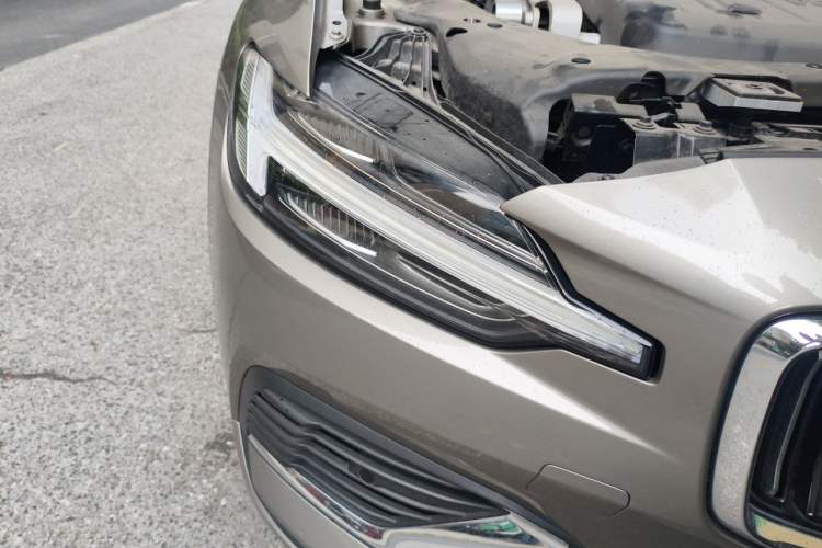 Used Volvo S60 New Energy 2022 T8 eDrive Hybrid All-Wheel Drive Smart Luxury Edition Right Front Headlight