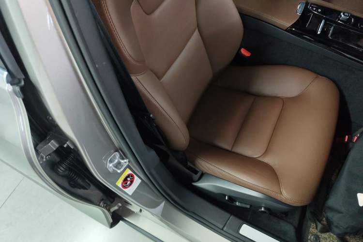 Used Volvo S60 New Energy 2022 T8 eDrive Hybrid All-Wheel Drive Smart Luxury Edition Right Front Seat