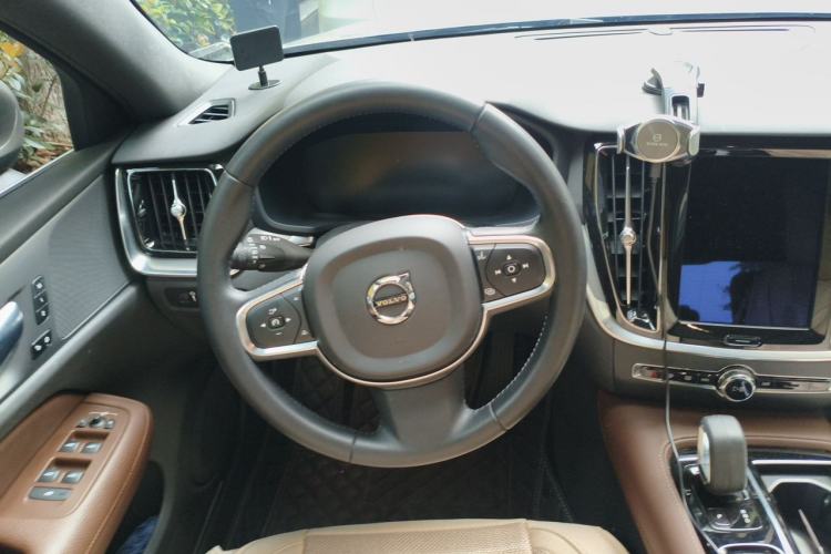 Used Volvo S60 New Energy 2022 T8 eDrive Hybrid All-Wheel Drive Smart Luxury Edition Steering Wheel