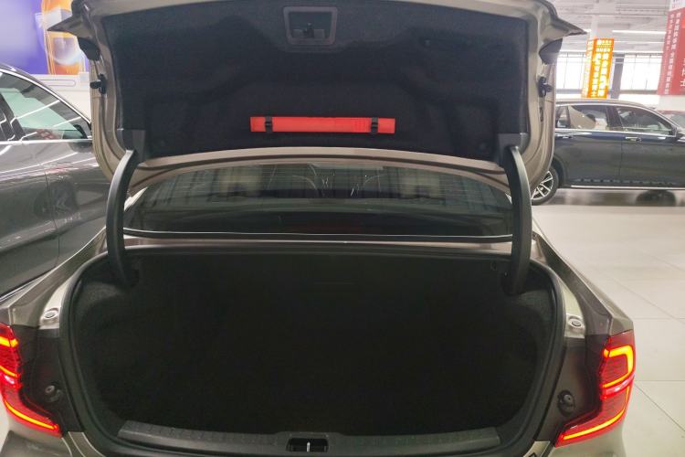 Used Volvo S60 New Energy 2022 T8 eDrive Hybrid All-Wheel Drive Smart Luxury Edition Trunk