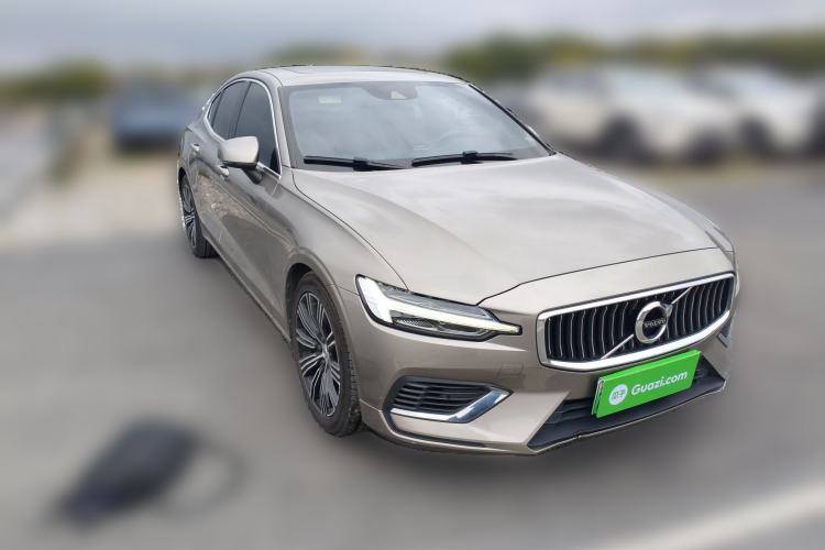 Used Volvo S60 New Energy 2022 T8 eDrive Hybrid All-Wheel Drive Smart Luxury Edition Front Right 45 Deg