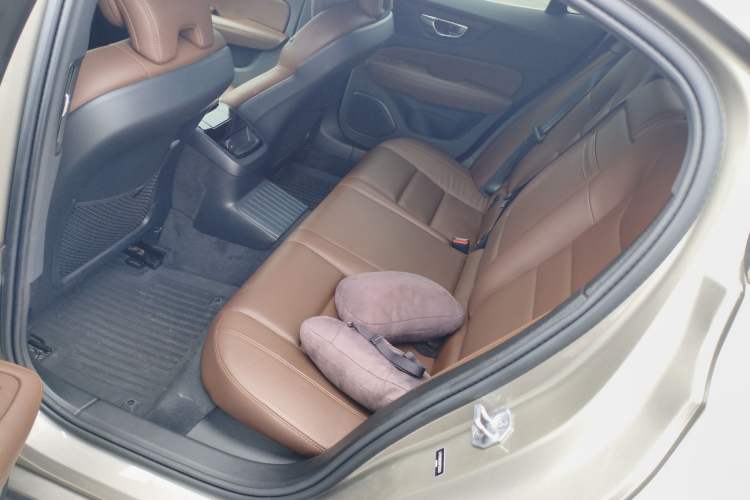 Used Volvo S60 New Energy 2022 T8 eDrive Hybrid All-Wheel Drive Smart Luxury Edition Left Rear Seat