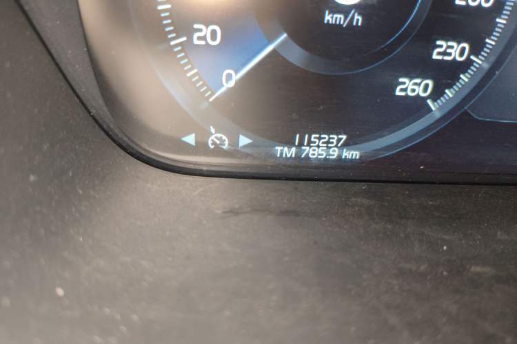 Used Volvo S60 New Energy 2022 T8 eDrive Hybrid All-Wheel Drive Smart Luxury Edition Odometer Close Up