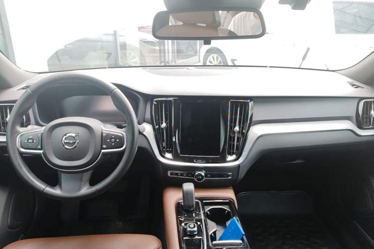 Used Volvo S60 New Energy 2022 T8 eDrive Hybrid All-Wheel Drive Smart Luxury Edition Center Console