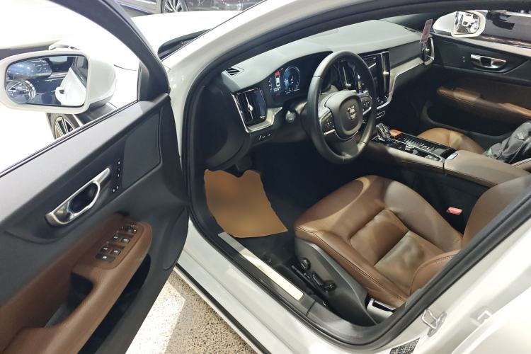 Used Volvo S60 New Energy 2022 T8 eDrive Hybrid All-Wheel Drive Smart Luxury Edition Driver Seat