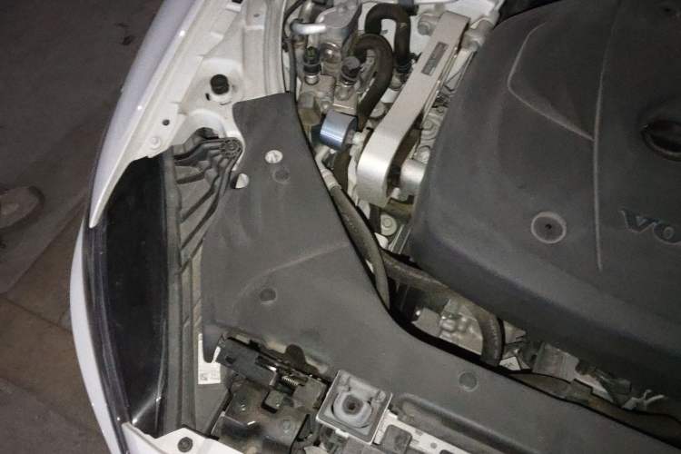 Used Volvo S60 New Energy 2022 T8 eDrive Hybrid All-Wheel Drive Smart Luxury Edition Engine Bay Right
