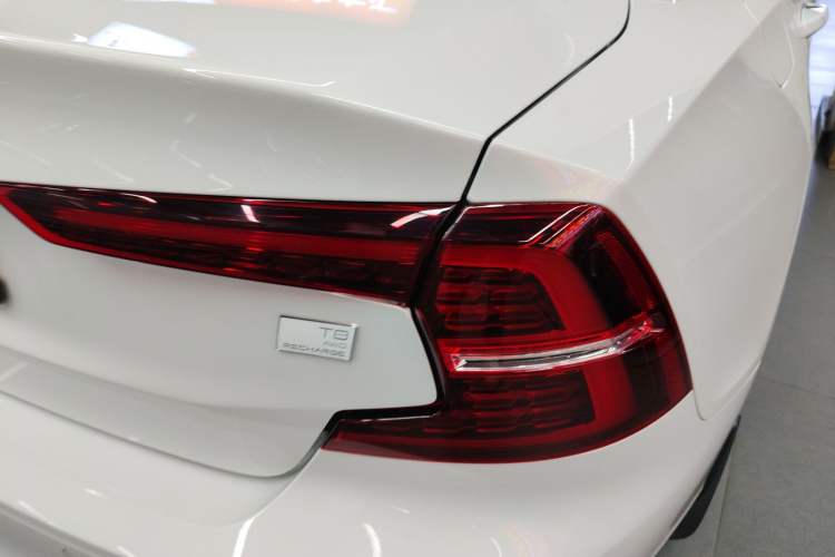 Used Volvo S60 New Energy 2022 T8 eDrive Hybrid All-Wheel Drive Smart Luxury Edition Exterior 3