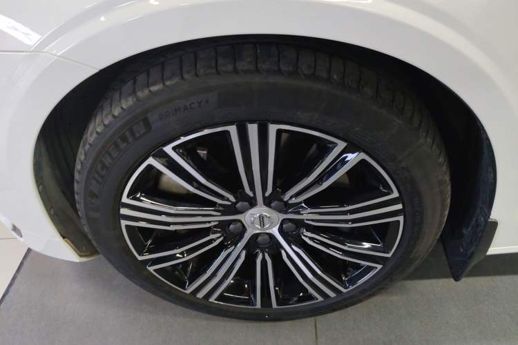 Used Volvo S60 New Energy 2022 T8 eDrive Hybrid All-Wheel Drive Smart Luxury Edition Exterior 4