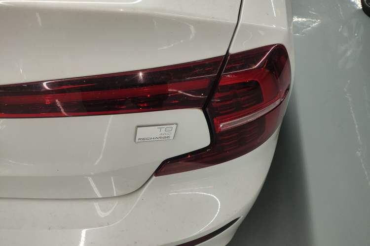 Used Volvo S60 New Energy 2022 T8 eDrive Hybrid All-Wheel Drive Smart Luxury Edition Exterior 6