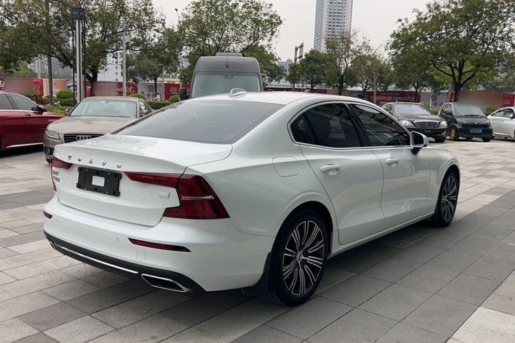 Used Volvo S60 New Energy 2022 T8 eDrive Hybrid All-Wheel Drive Smart Luxury Edition Exterior 8