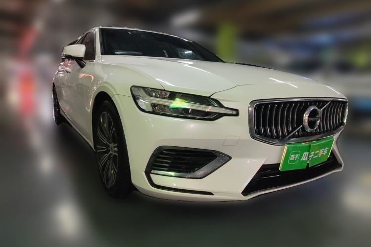 Used Volvo S60 New Energy 2022 T8 eDrive Hybrid All-Wheel Drive Smart Luxury Edition Front Right 45 Deg