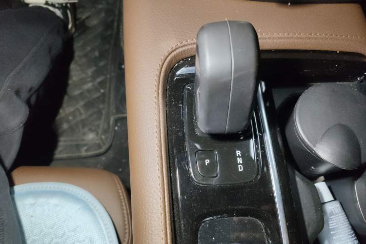 Used Volvo S60 New Energy 2022 T8 eDrive Hybrid All-Wheel Drive Smart Luxury Edition Gear Lever